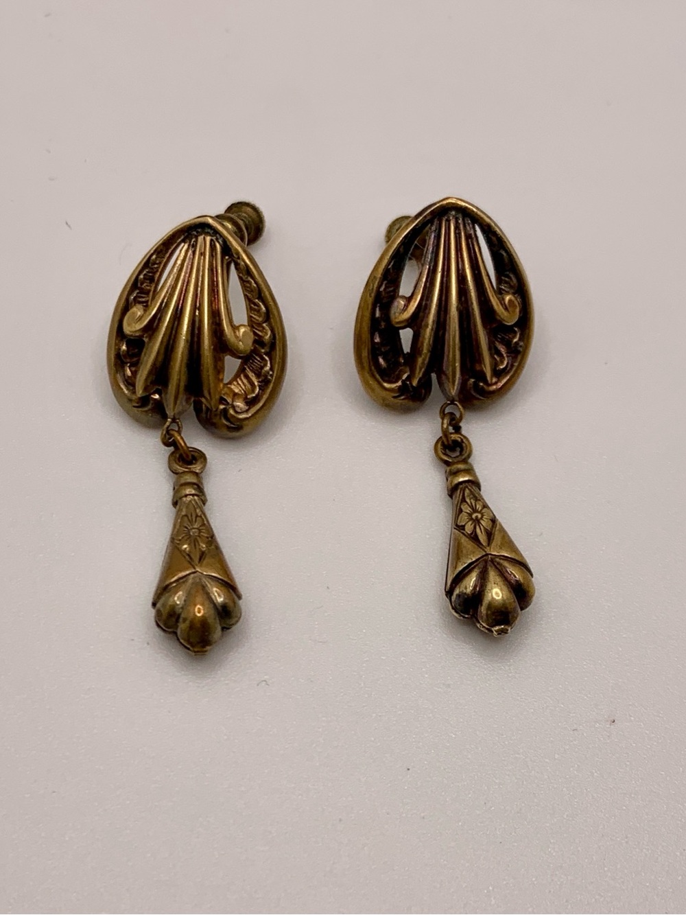 Vintage-Inspired Gold Drop Earrings - Elegant Floral Teardrop